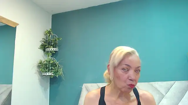 AmelieLux online show from 10, 3, 2026