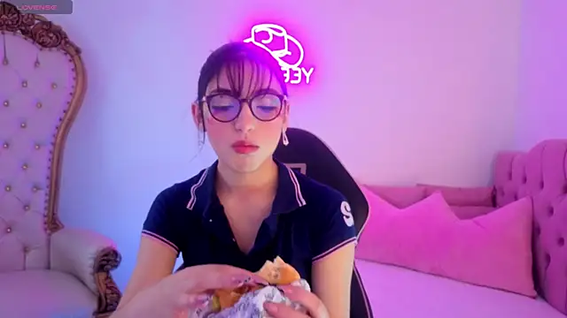 Snapshot of MAHYRA_TAY chatting on 23, 6, 2026 MAHYRA TAY online show from 23, 6, 2026