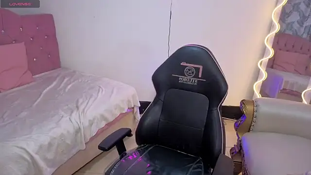 MAHYRA TAY online show from 12, 3, 2026