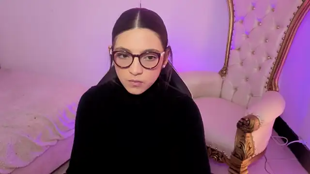 MAHYRA TAY online show from 18, 3, 2026