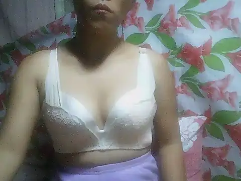 Snapshot of SweetHotBabe18 chatting on 8, 3, 2026 SweetHotBabe18 online show from 8, 3, 2026