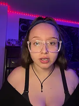 Snapshot of mommynxttie chatting on 28, 2, 2026 mommynxttie online show from 28, 2, 2026