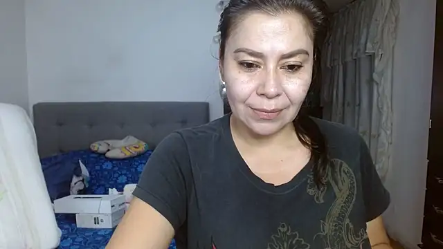 Snapshot of Karo_sexy chatting on 4, 10, 2025 Karo sexy online show from 4, 10, 2025