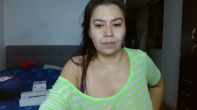 Snapshot of Karo_sexy chatting on 4, 12, 2025 Karo sexy online show from 4, 12, 2025