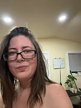 Snapshot of Naomi_Blaire chatting on 3, 3, 2026 Naomi Blaire online show from 3, 3, 2026