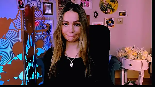 Snapshot of KrisWillis chatting on 6, 2, 2026 KrisWillis online show from 6, 2, 2026