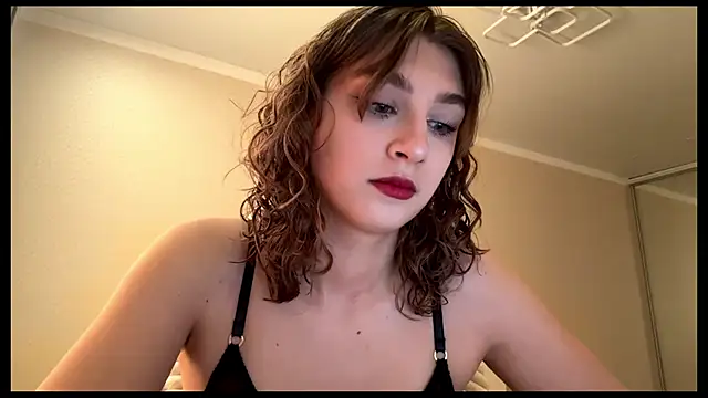 Snapshot of ElliKrovel chatting on 10, 2, 2026 ElliKrovel online show from 10, 2, 2026