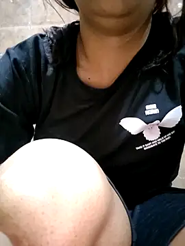 Snapshot of Moody-girl1 chatting on 1, 3, 2026 Moody-girl1 online show from 1, 3, 2026