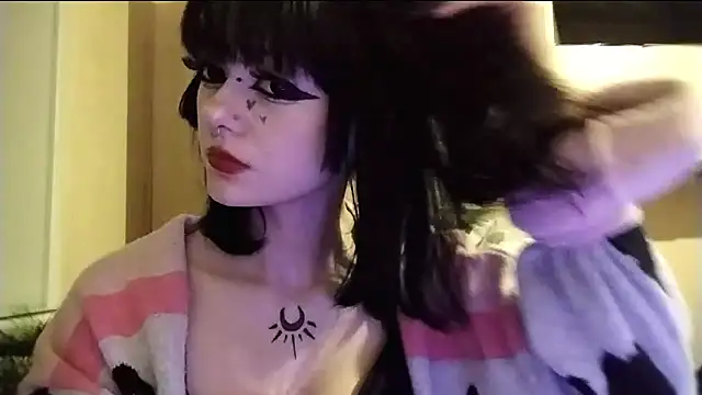 Snapshot of SmilingPatent chatting on 6, 2, 2026 SmilingPatent online show from 6, 2, 2026