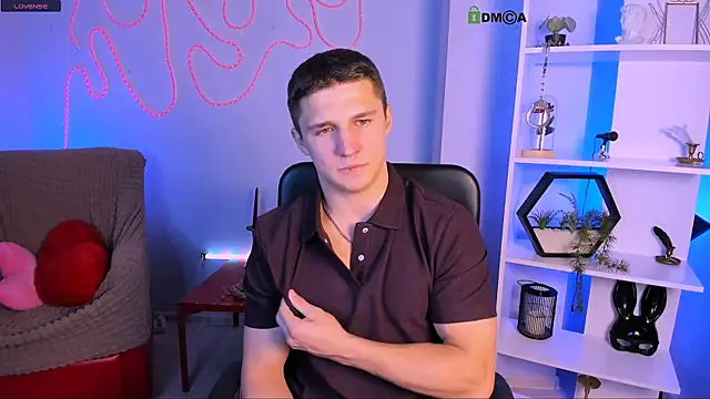 Snapshot of emmanuel_shine chatting on 10, 7, 2026 emmanuel shine online show from 10, 7, 2026