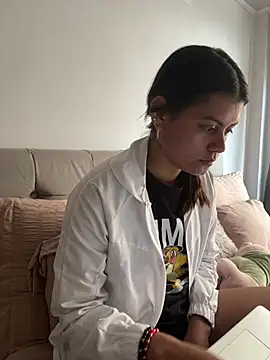 RachelWeisz  online show from 17, 5, 2026
