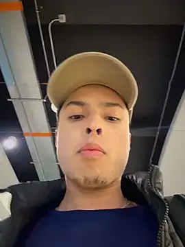 Snapshot of Eros_lee chatting on 18, 3, 2026 Eros lee online show from 18, 3, 2026