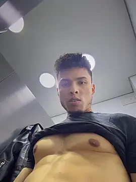 Snapshot of Eros_lee chatting on 10, 5, 2026 Eros lee online show from 10, 5, 2026