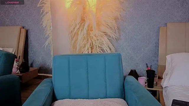katt souza1 online show from 8, 5, 2026