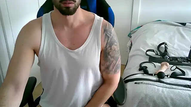 Snapshot of Sub-Titan chatting on 2, 6, 2026 Sub-Titan online show from 2, 6, 2026