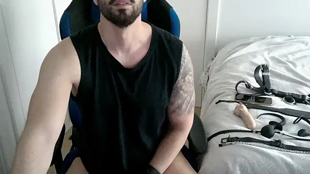 Snapshot of Sub-Titan chatting on 15, 5, 2026 Sub-Titan online show from 15, 5, 2026