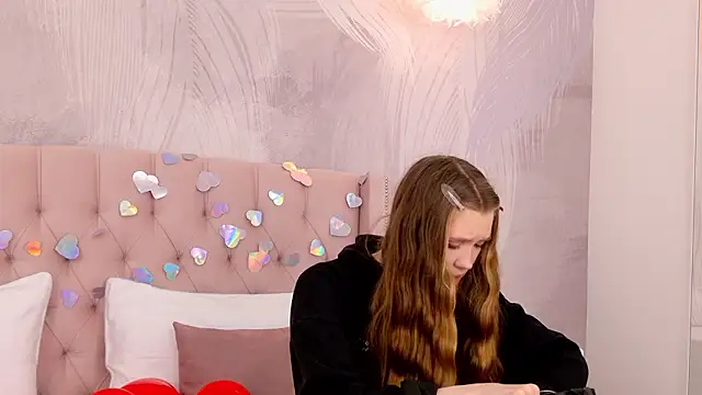 Snapshot of StacyHicks chatting on 14, 2, 2026 StacyHicks online show from 14, 2, 2026