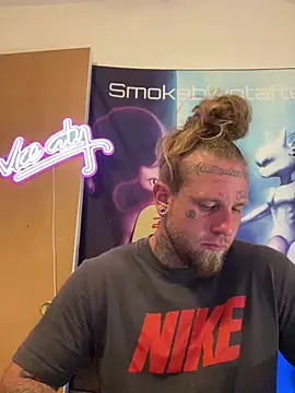 Snapshot of Smokebluntafterblunt chatting on 21, 6, 2026 Smokebluntafterblunt online show from 21, 6, 2026