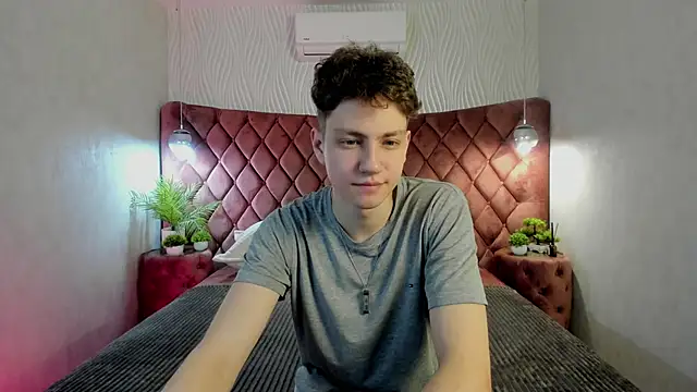 Snapshot of StefanBev chatting on 4, 3, 2026 StefanBev online show from 4, 3, 2026