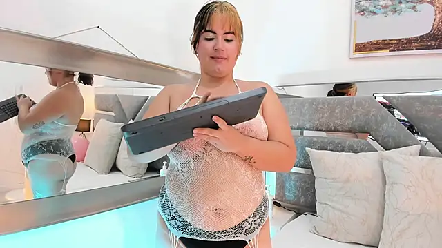 Katey Curvy01  online show from 17, 2, 2026