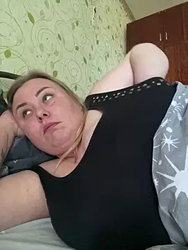 Mommy-girl-Lola online show from 5, 4, 2026