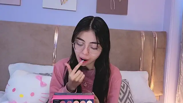 Mia Naive online show from 24, 6, 2026