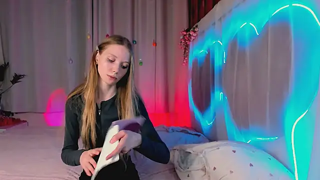 Snapshot of lada2k4 chatting on 6, 7, 2026 lada2k4 online show from 6, 7, 2026