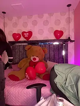 Snapshot of alahia_pink chatting on 24, 2, 2026 alahia pink online show from 24, 2, 2026