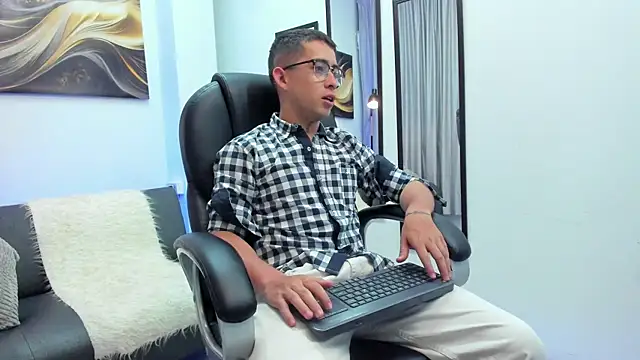 Tommas Jhonson online show from 8, 4, 2026