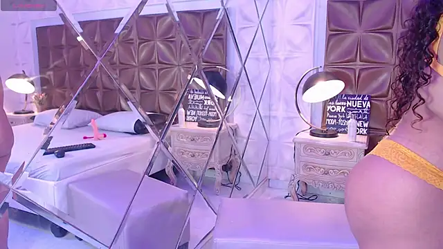 Snapshot of LunaJohns chatting on 4, 4, 2026 LunaJohns online show from 4, 4, 2026