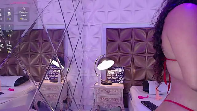 Snapshot of LunaJohns chatting on 7, 4, 2026 LunaJohns online show from 7, 4, 2026