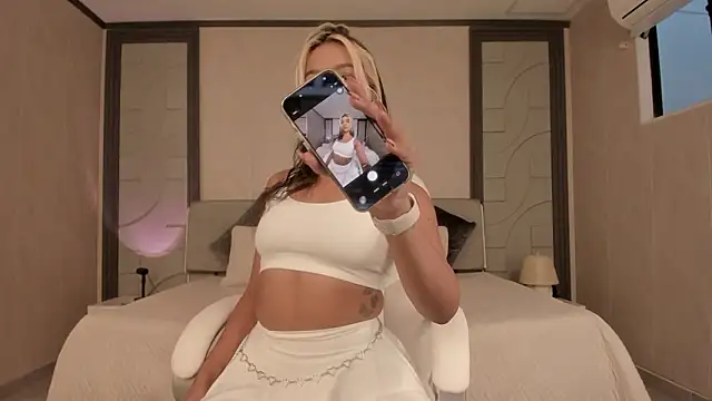 alicee clark  online show from 25, 3, 2026