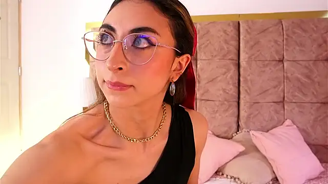 EmmaClark   online show from 6, 4, 2026