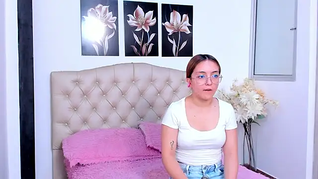 Snapshot of Kitty_f00x chatting on 3, 6, 2026 Kitty f00x online show from 3, 6, 2026