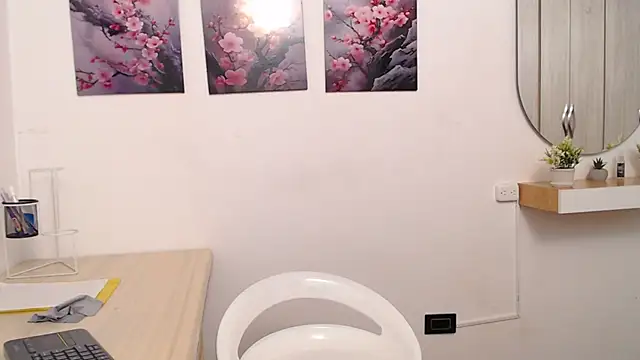 Kitty f00x online show from 7, 3, 2026