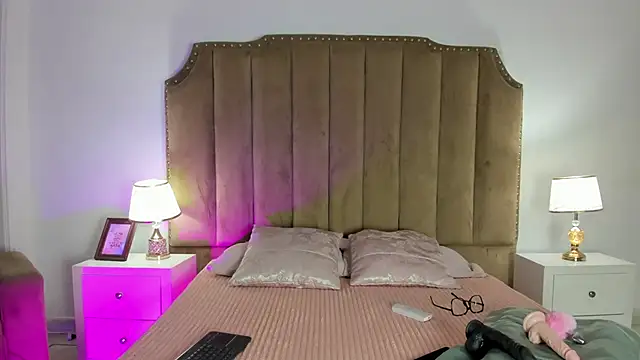 Alessiia Moon online show from 4, 4, 2026