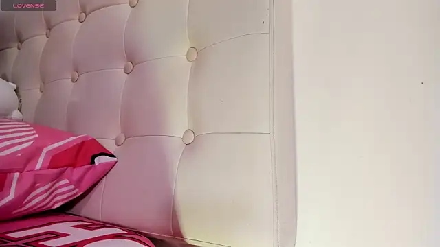 MiaEvans0 online show from 14, 4, 2026