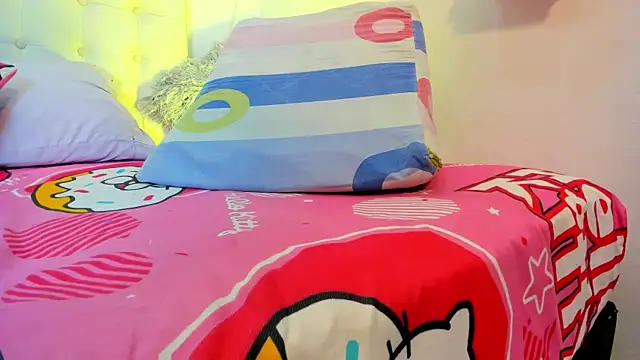 Snapshot of MiaEvans0 chatting on 6, 7, 2026 MiaEvans0 online show from 6, 7, 2026