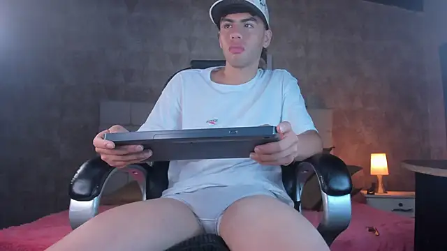 Snapshot of Milo_Thompson chatting on 7, 2, 2026 Milo Thompson online show from 7, 2, 2026