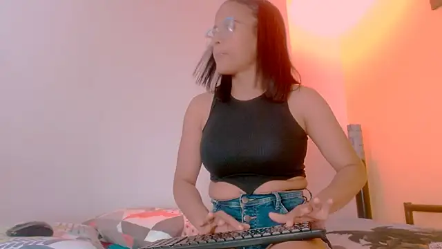 sexiempoderada18 online show from 11, 2, 2026