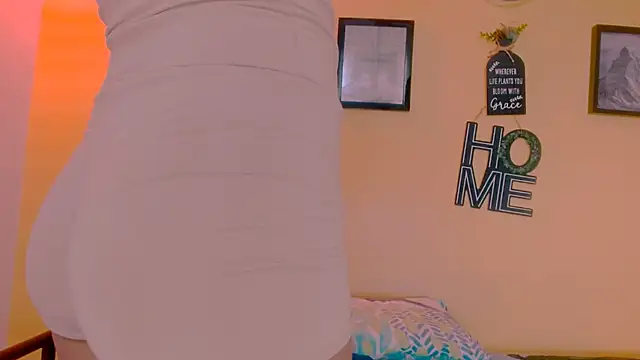 sexiempoderada18 online show from 13, 2, 2026