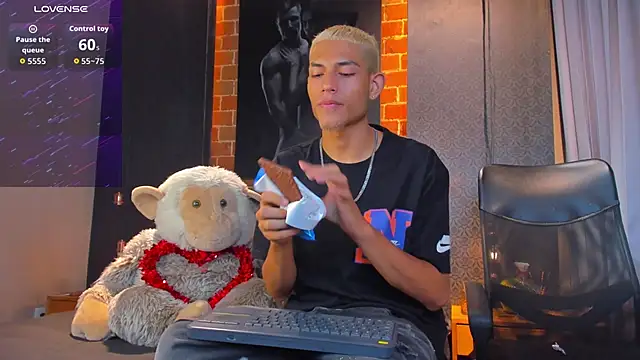 Snapshot of ItsZairen chatting on 19, 2, 2026 ItsZairen online show from 19, 2, 2026