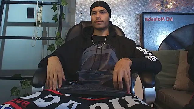 Snapshot of ItsZairen chatting on 13, 2, 2026 ItsZairen online show from 13, 2, 2026