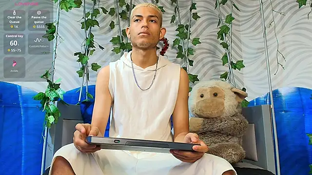 Snapshot of ItsZairen chatting on 20, 2, 2026 ItsZairen online show from 20, 2, 2026