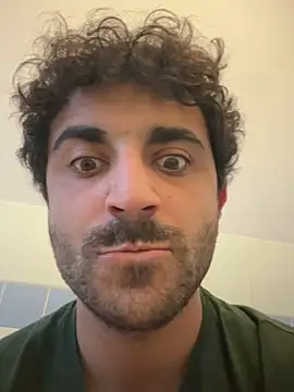 Snapshot of elia2711 chatting on 17, 2, 2026 elia2711 online show from 17, 2, 2026