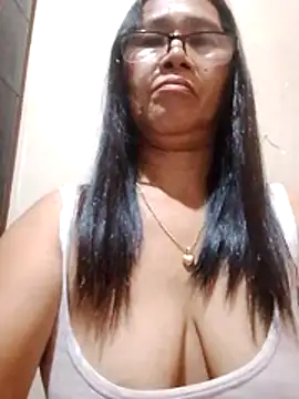 Snapshot of suzzie_hot chatting on 7, 2, 2026 suzzie hot online show from 7, 2, 2026