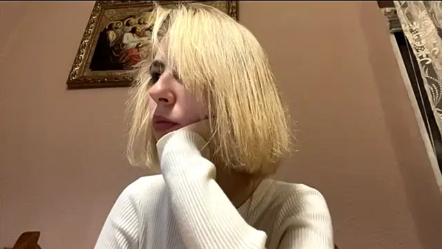 Snapshot of CharmingBlonde chatting on 8, 2, 2026 CharmingBlonde online show from 8, 2, 2026