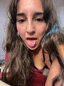 Snapshot of Latinaelisa chatting on 9, 5, 2026 Latinaelisa online show from 9, 5, 2026