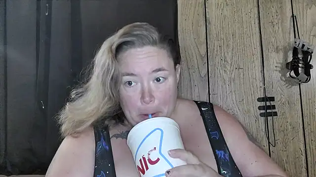 Snapshot of ladylynn13 chatting on 13, 6, 2026 ladylynn13 online show from 13, 6, 2026