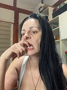Snapshot of MiriamDelyn chatting on 24, 4, 2026 MiriamDelyn online show from 24, 4, 2026